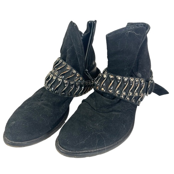 Vero Cuoio Shoes - Suede black ankle boots Chelsea with metal embellished straps buckle side zip